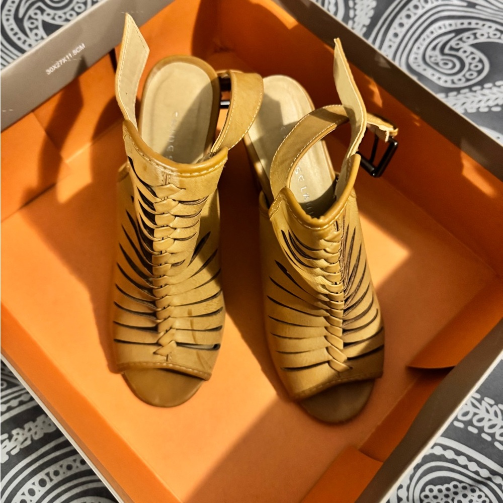 Women's Tan Sandals